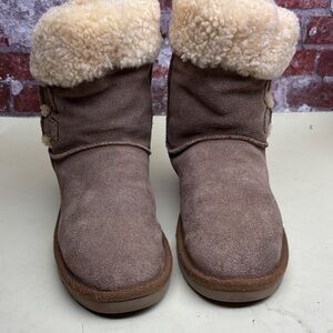 Cozy Brown Shearling Women's Boots box 29